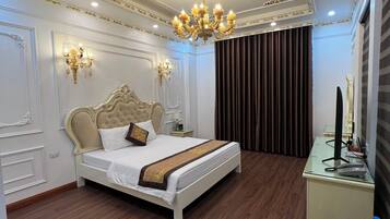 Quarto casal básico, sacada, vista para a praia | Escrivaninha, Wi-Fi de cortesia