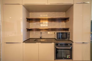 Superior Apartment, 3 Bedrooms, Balcony, City View | Private kitchen | Fridge, microwave, stovetop, cookware/dishes/utensils - Tyms Gubei Apt 3BR 2BA near Takashimaya (Shanghai)