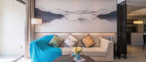 Leilighet – superior, 3 soverom, balkong, byutsikt | Oppholdsområde