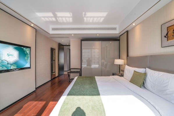 Superior Apartment, 3 Bedrooms, Balcony, City View | Desk, laptop workspace, free WiFi - Tyms Gubei Apt 3BR 2BA near Takashimaya (Shanghai)