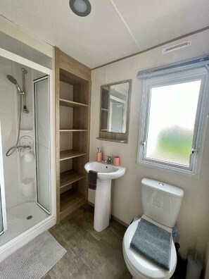 Shower - Seawick Holiday Park - Holiday Accommodation 20758 (Clacton-on-Sea)