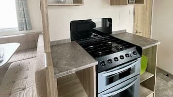 Cookware/dishes/utensils