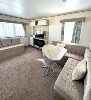 Living area - Seawick Holiday Park - Holiday Accommodation 20758 (Clacton-on-Sea)