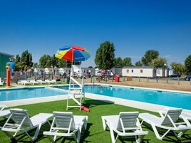 Piscina interna, piscina externa