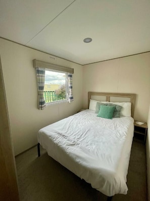 3 bedrooms, individually decorated, individually furnished, free WiFi - Seawick Holiday Park - Holiday Accommodation 20758 (Clacton-on-Sea)