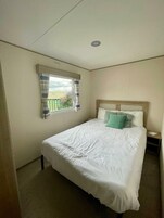 3 quartos, individualmente decorados, individualmente mobiliados
