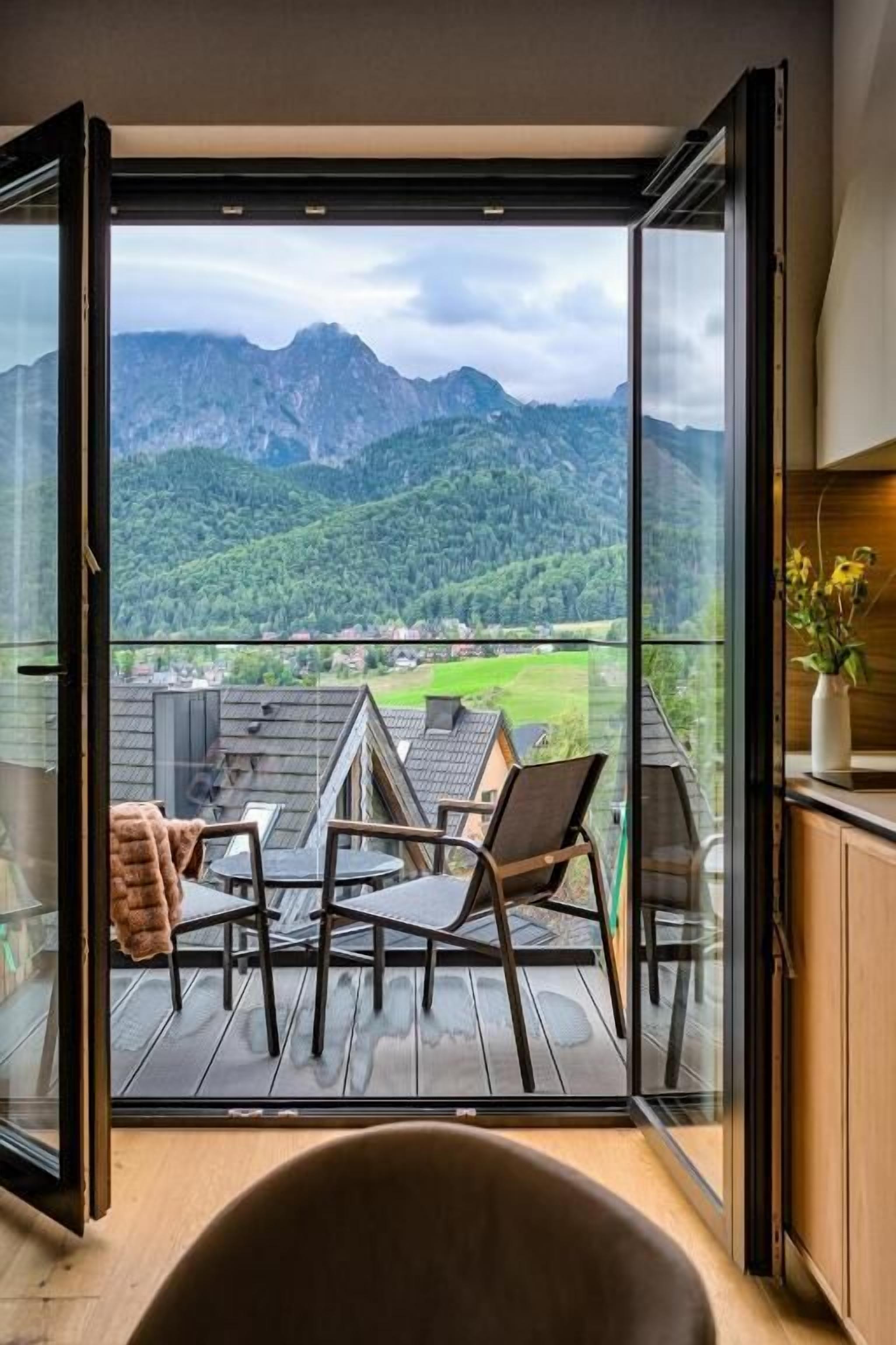 高级开间套房, 阳台, 山景 | 住宿内部