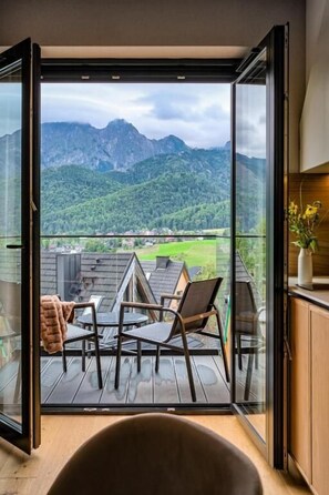 Superior Studio Suite, Balcony, Mountain View | Interior - Apartamenty 3 Owce (Kościelisko)