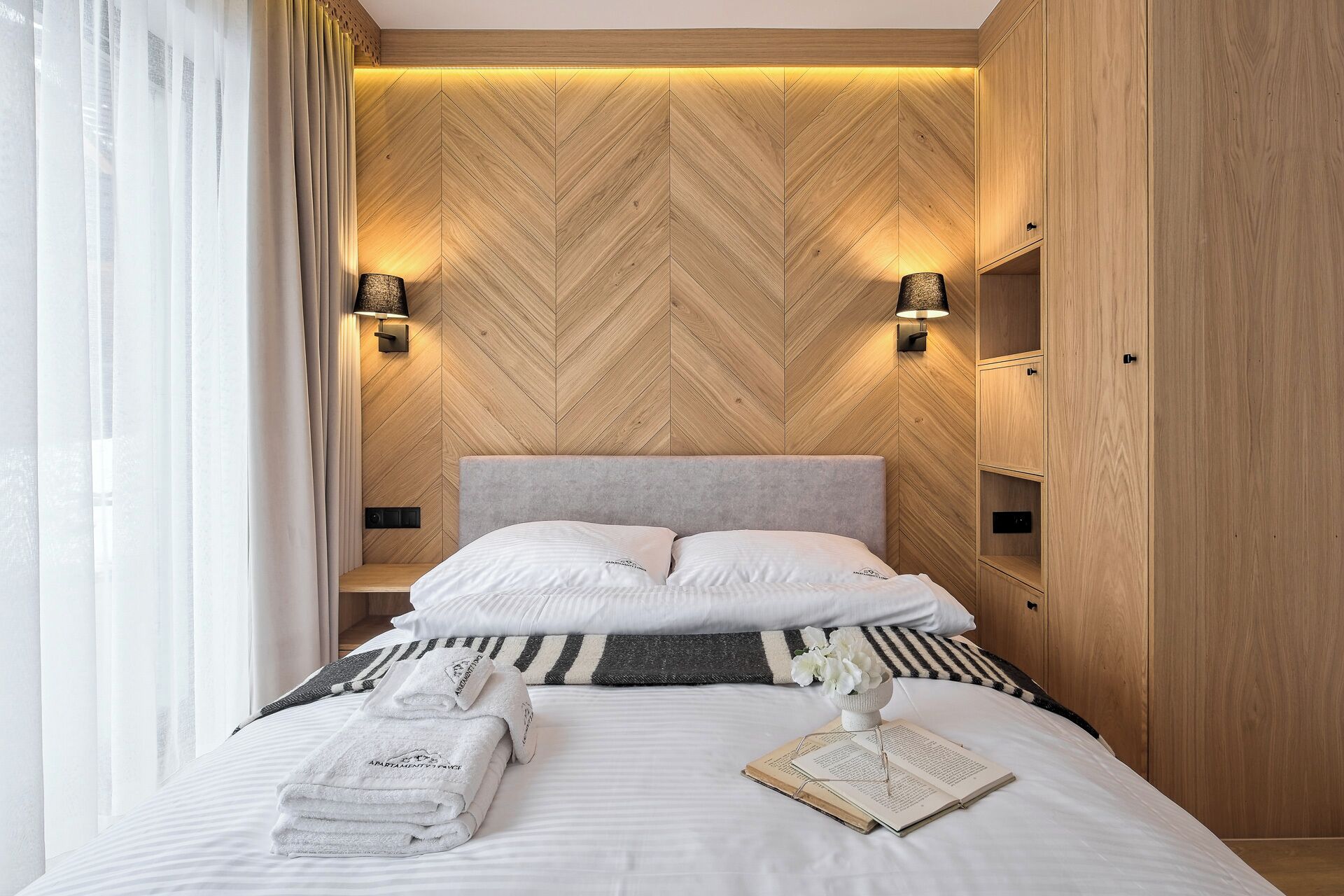 Deluxe Apartment, 1 Queen Bed with Sofa bed, Terrace | Iron/ironing board, travel crib, free WiFi, bed sheets