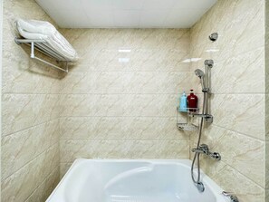 Slippers - Tyms Gubei  2BR Apt near Gubei Road (Shanghai)