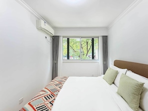 Luxury Apartment, 2 Bedrooms, City View | Desk, laptop workspace, free WiFi - Tyms Gubei  2BR Apt near Gubei Road (Shanghai)