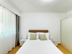 Luxury Apartment, 2 Bedrooms, City View | Desk, laptop workspace, free WiFi - Tyms Gubei  2BR Apt near Gubei Road (Shanghai)
