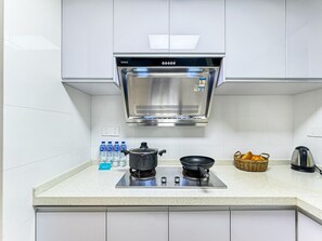 Private kitchen - Tyms Gubei  2BR Apt near Gubei Road (Shanghai)