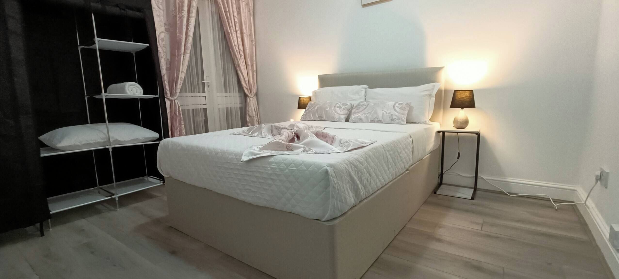 Strykejern/-brett, internettilgang og sengetøy