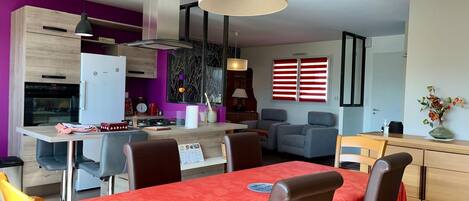 Casa Confort, vistas al jardín | Comedor