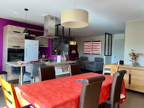 Comfort-hus - udsigt til have | Spisestue