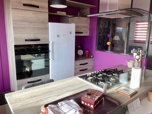 Comfort House, Garden View | Private kitchen | Shared fridge, microwave, electric kettle, toaster