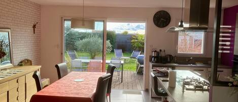 コンフォート ハウス ガーデンビュー | リビング エリア