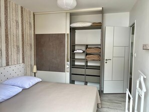 Maison Confort, vue sur le jardin | Fer et planche à repasser, accès au Wi-Fi (inclus)