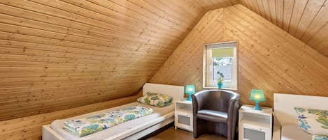 5 bedrooms, desk, iron/ironing board, WiFi