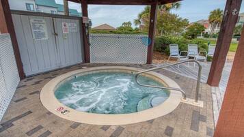 Bathtub spa outdoor