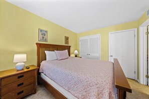 Signature appartement, 2 slaapkamers, patio, uitzicht op strand | Individueel gedecoreerd, individueel gemeubileerd