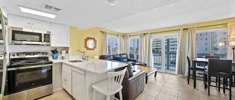 Signature Condo, 2 Bedrooms, Patio, Beach View | Private kitchen