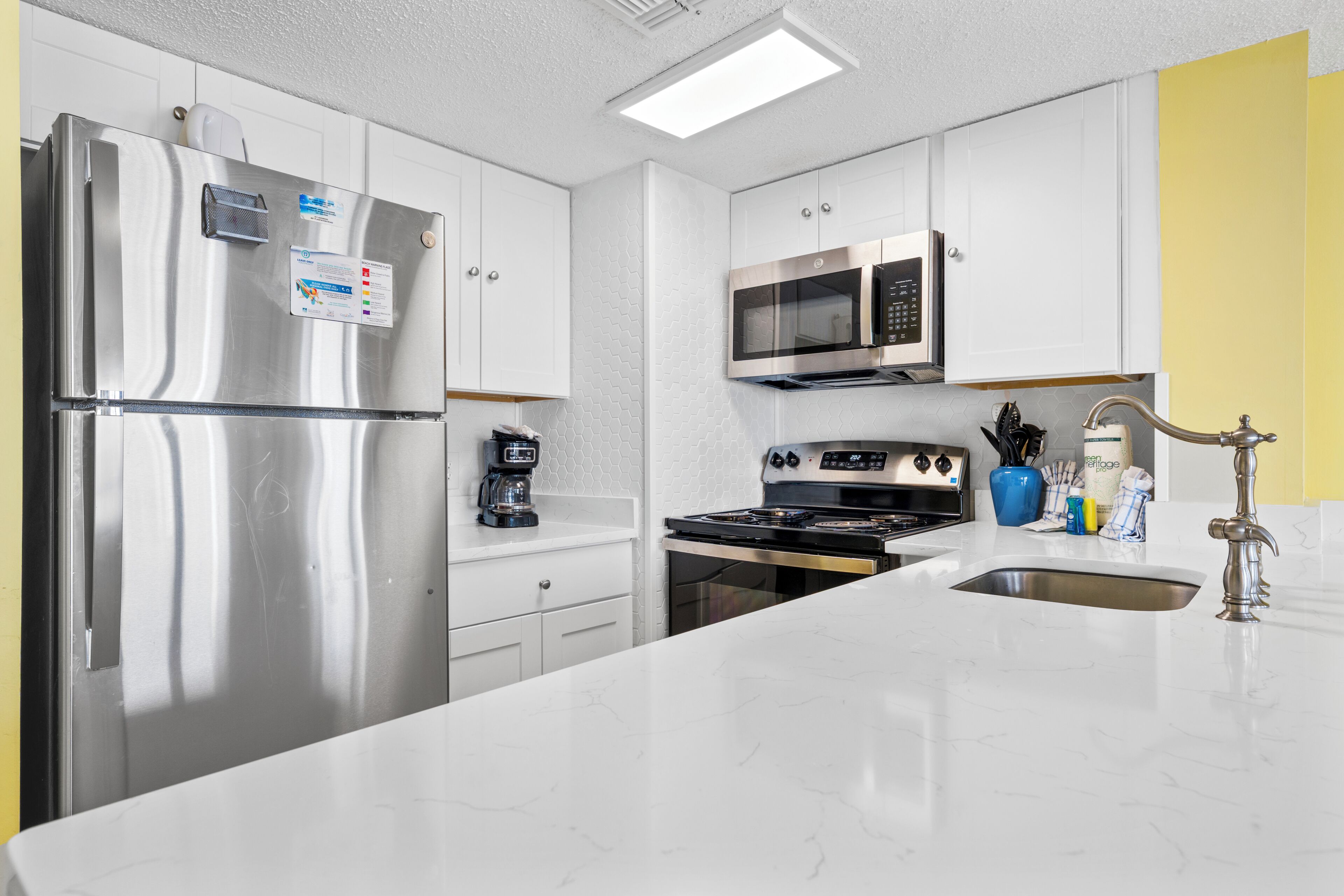 特色公寓式客房, 2 间卧室, 露台, 海滩景观 | 私人厨房 | 冰箱、微波炉、烤箱、炉灶