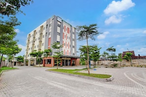 Exterior - Townhouse Oak near The Park Mall Solo (Grogol)