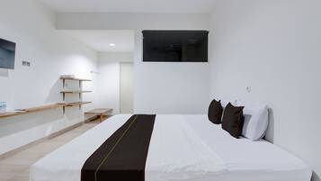 Deluxe Double Room | Desk, soundproofing, free WiFi, bed sheets