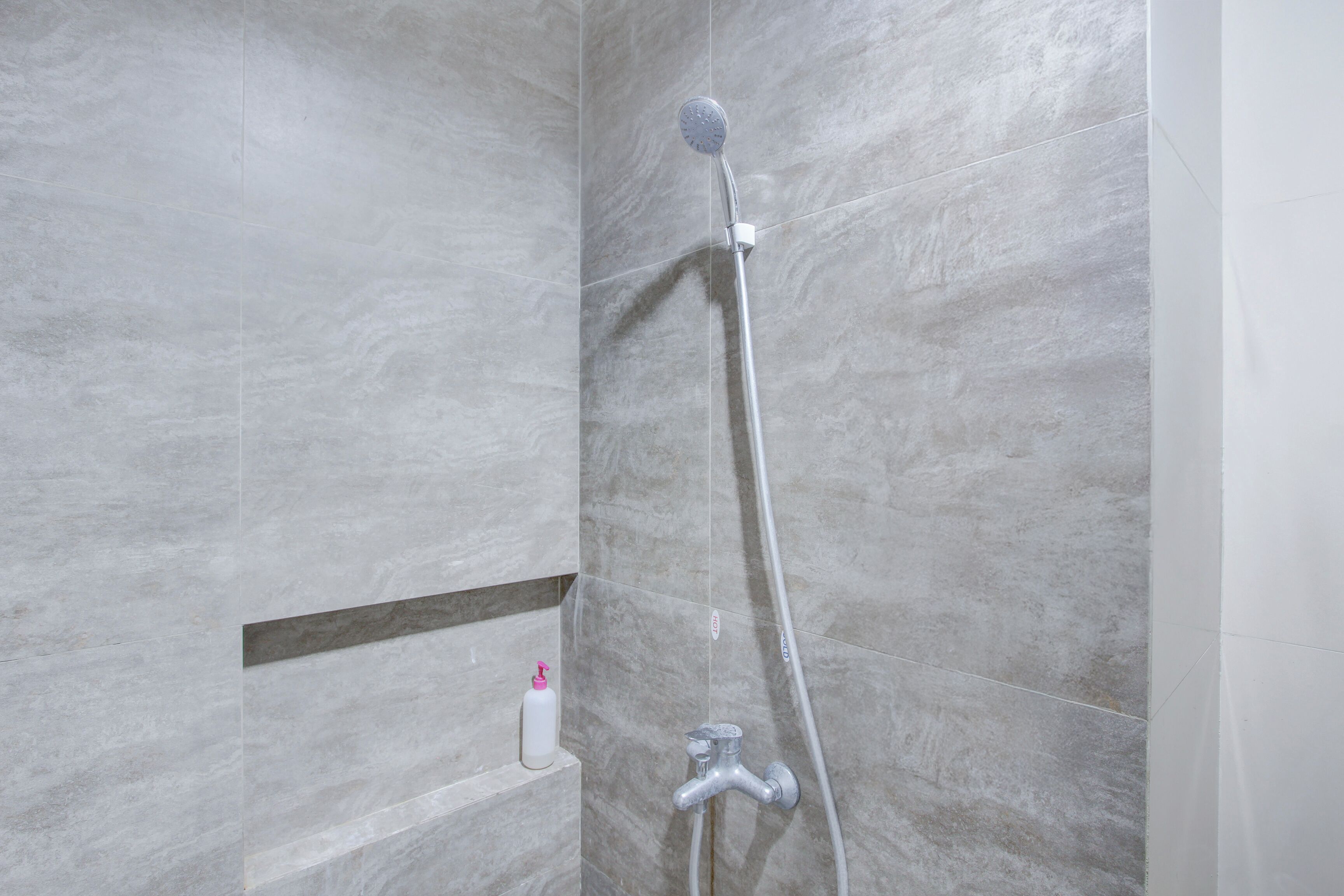 Ducha, bidet, toallas, jabón