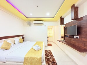 Deluxe Double Room, City View | Desk, soundproofing, free WiFi - Hotel Bensen Puri (Puri)