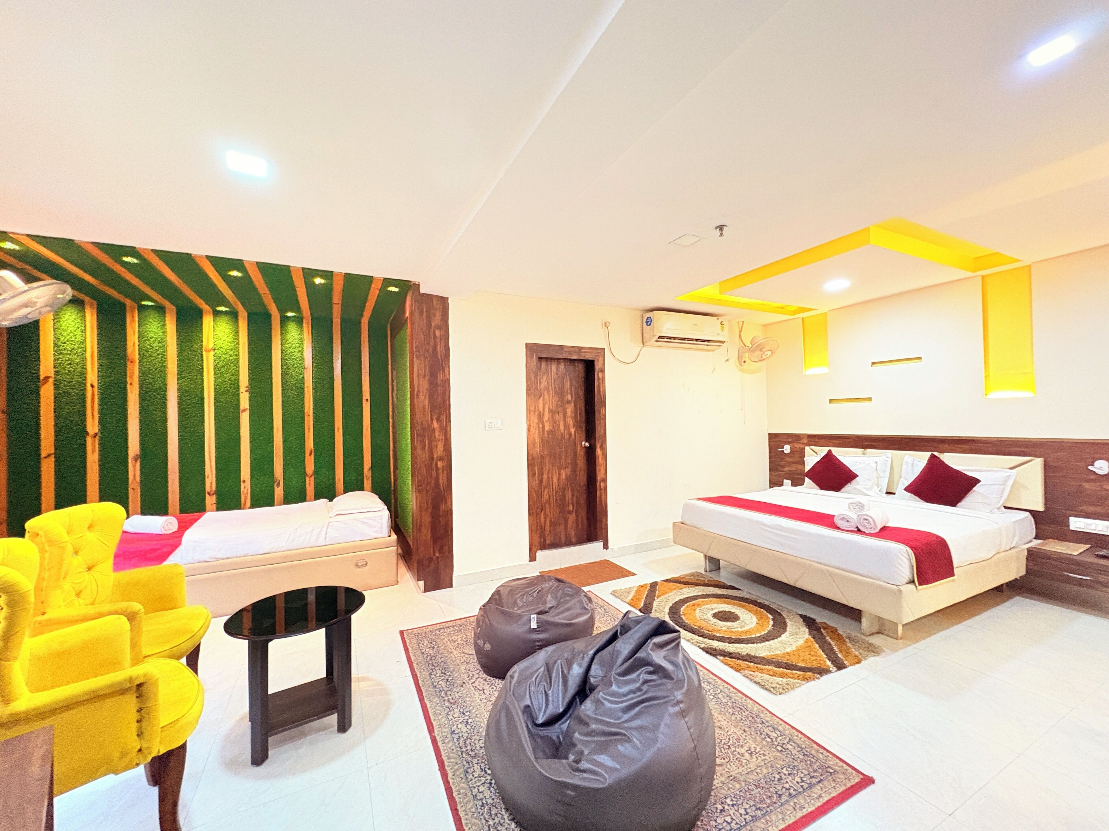 Grand Room, City View | Desk, soundproofing, free WiFi