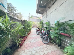 Property grounds - Hotel Bensen Puri (Puri)