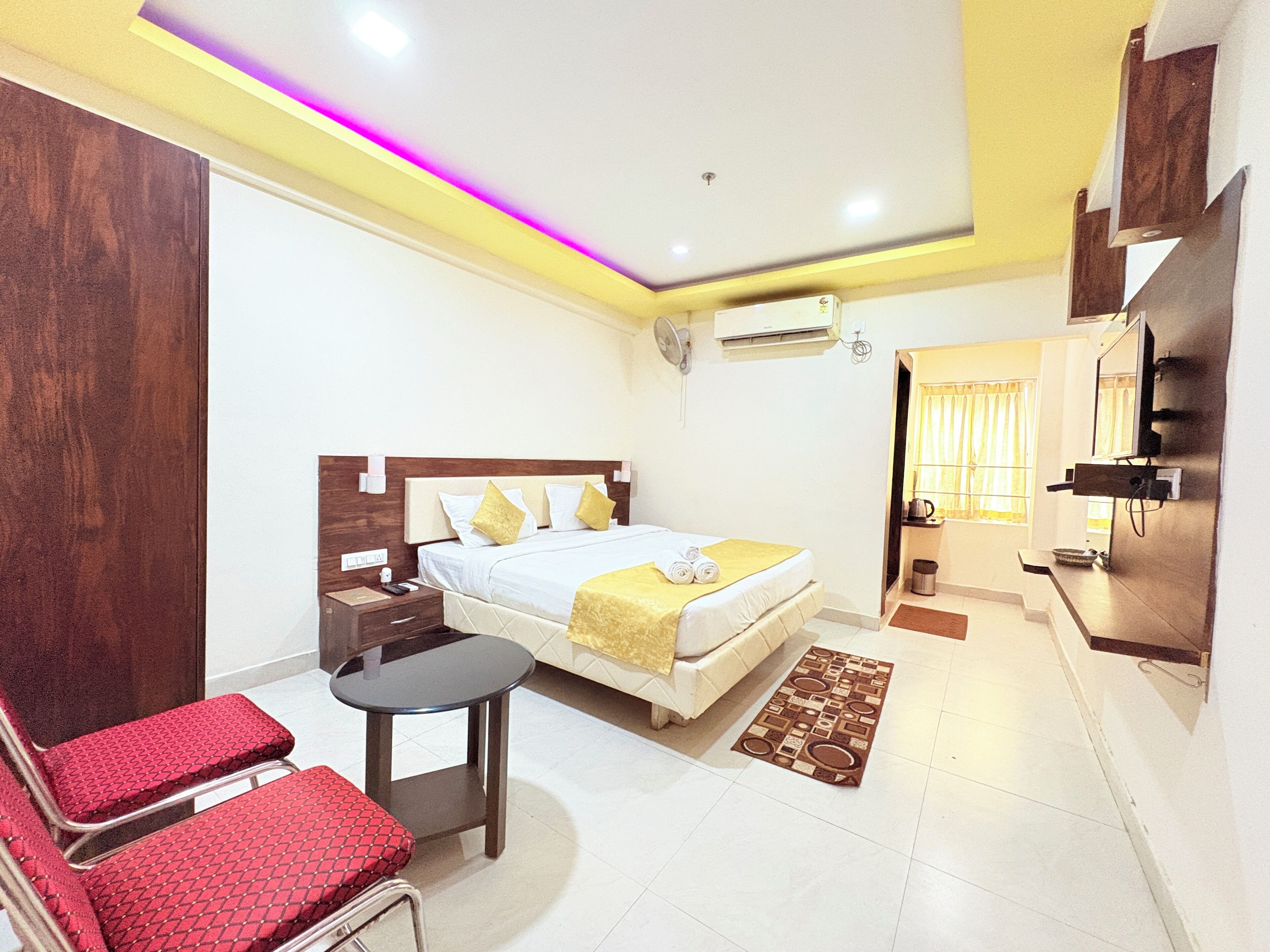 Deluxe Double Room, City View | Desk, soundproofing, free WiFi