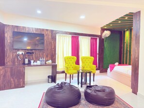 Grand Room, City View | Desk, soundproofing, free WiFi - Hotel Bensen Puri (Puri)