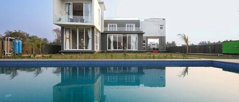 Superior Villa, Balcony, Garden View | Pool