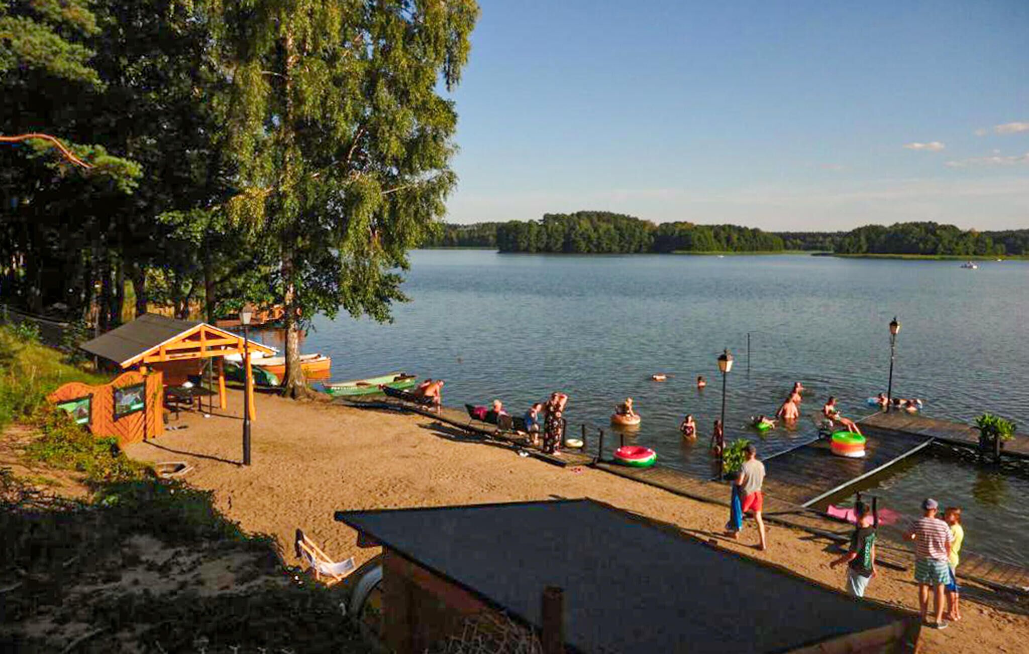 Nær stranden og fisking