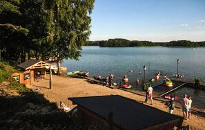 Nær stranden og fisking