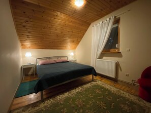 3 slaapkamers, een bureau, een strijkplank/strijkijzer, gratis wifi