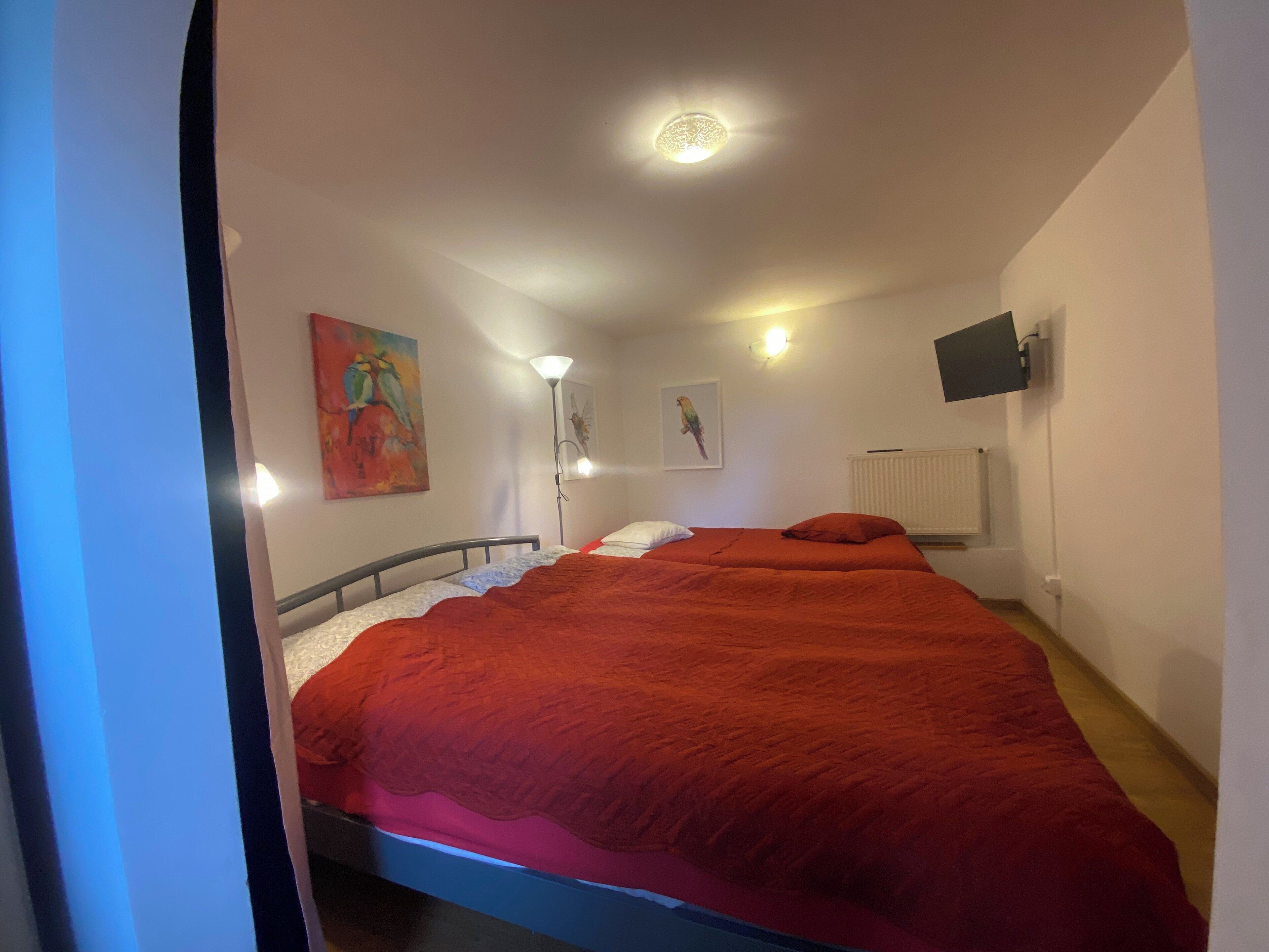3 bedrooms, desk, iron/ironing board, free WiFi