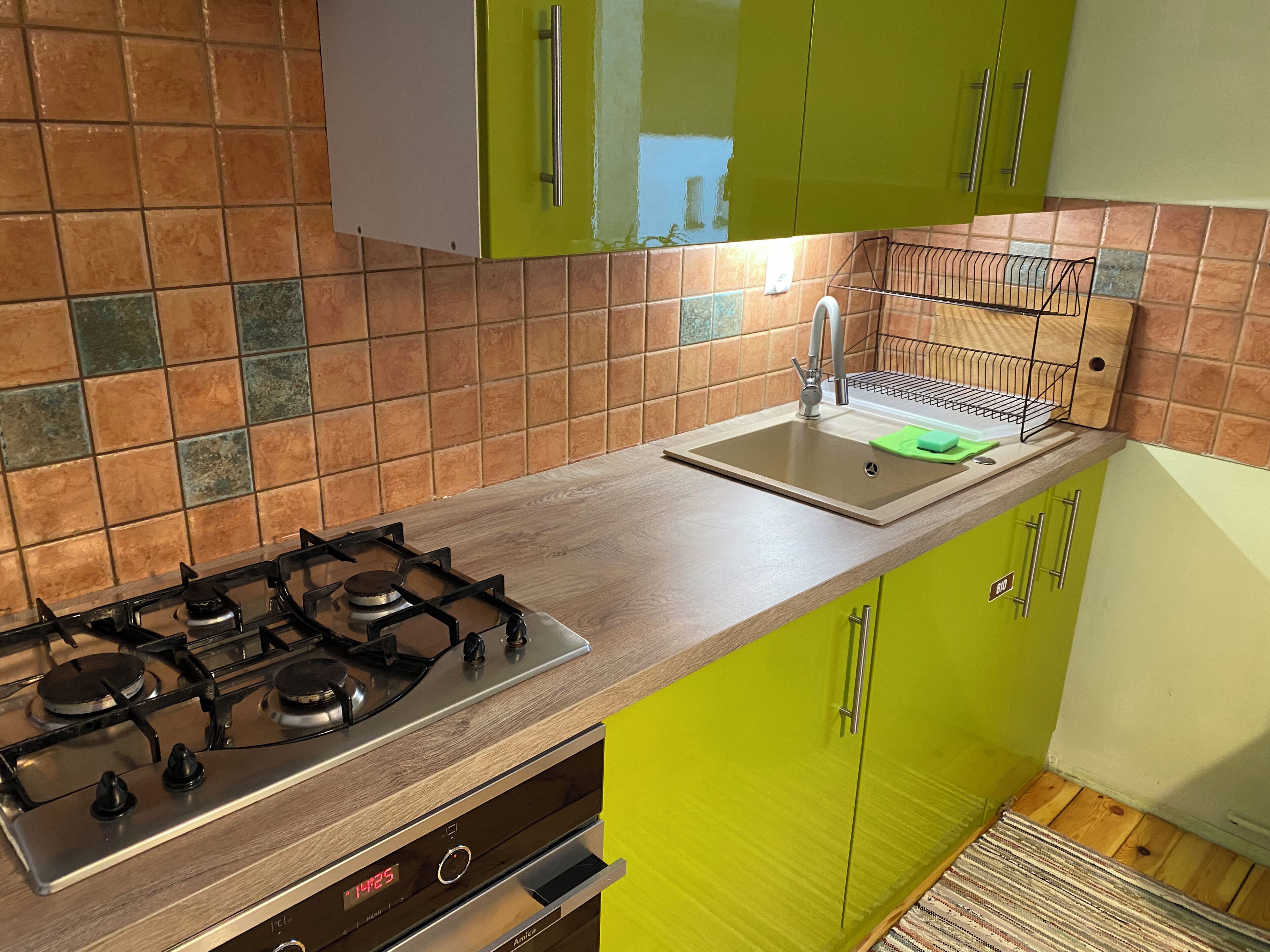 Kühlschrank, Mikrowelle, Ofen, Herdplatte