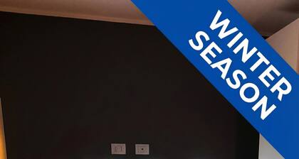 Luxury Apartment on the Ski Slopes Sleeps 6 with Box