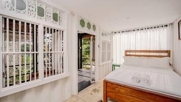 Escritorio y wifi gratis