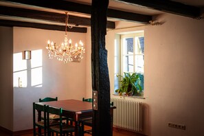 Dining - Beautiful Holiday Apartment at Gänsemarkt – Peace & Charm in a Historic Half-Timbered House (Meinhard)