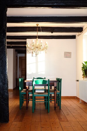 Dining - Beautiful Holiday Apartment at Gänsemarkt – Peace & Charm in a Historic Half-Timbered House (Meinhard)