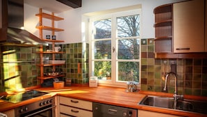 Unclassified image, 5 of 16, button - Beautiful Holiday Apartment at Gänsemarkt – Peace & Charm in a Historic Half-Timbered House (Meinhard)