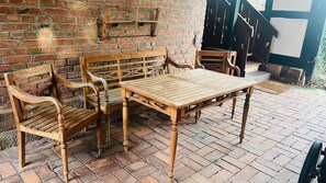 Outdoor dining - Beautiful Holiday Apartment at Gänsemarkt – Peace & Charm in a Historic Half-Timbered House (Meinhard)
