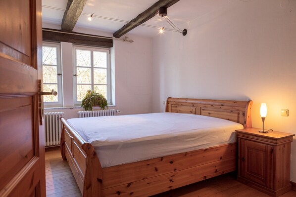 WiFi, bed sheets - Beautiful Holiday Apartment at Gänsemarkt – Peace & Charm in a Historic Half-Timbered House (Meinhard)