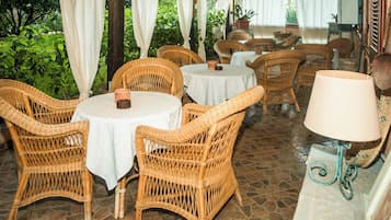 Apartamento clássico, vista para o jardim | Terraço/pátio